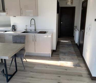 Harlow Apartment | Raphvin Apex Abode - Two bedroom apartmentparking