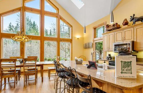 Rhododendron House | Rapid River Retreat - Meredith Lodging