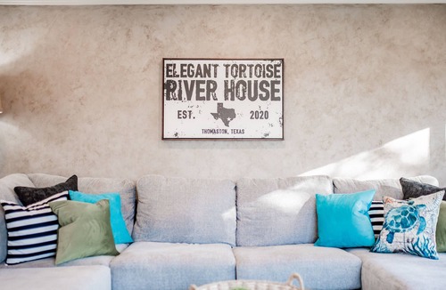 Thomaston House | ✓Rapids In Private Backyard✓65" TV✓Deck + BBQ Full Property (sleeps 12)