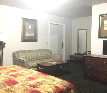 Wisconsin Rapids Hotel | Rapids Inn & Suites