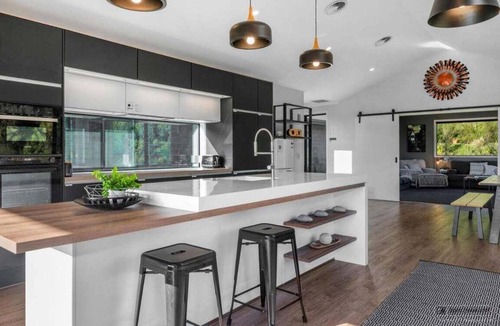 Kinloch House | Raptors Haven - Kinloch