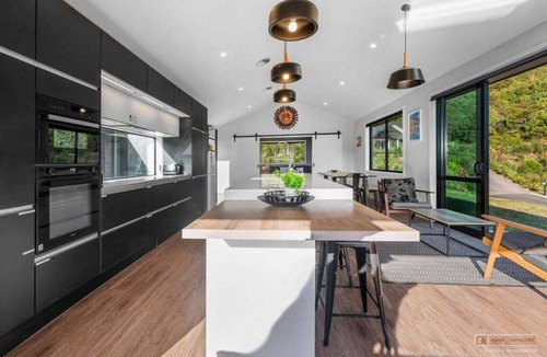 Kinloch House | Raptors Haven - Kinloch