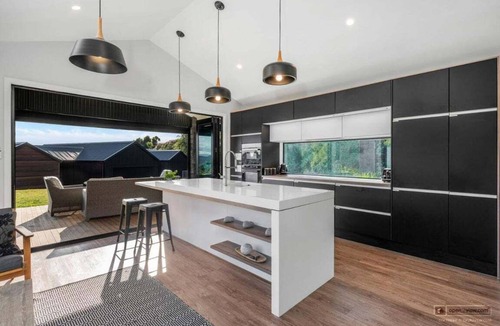 Kinloch House | Raptors Haven - Kinloch