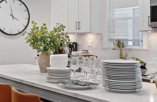 Jones Hill House | Rare 12BR Near Downtown Boston Backyard, Fire Pit, Grills & Walk to Train