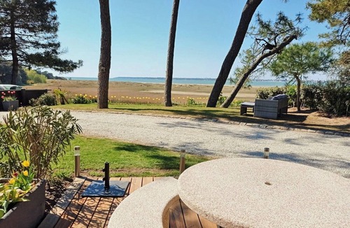 Saint-Brevin-les-Pins Villa | Rare! 170m2 waterfront villa with swimming pool in private cul-de-sac.