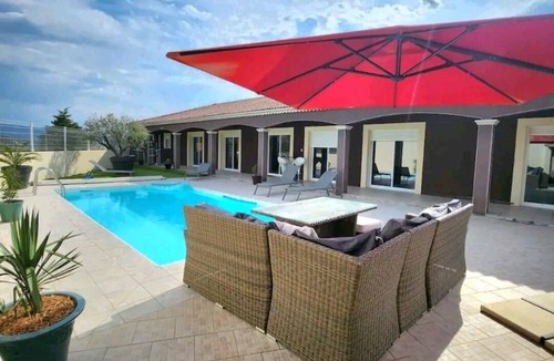 Beaufort-sur-Gervanne Villa | Rare! 2 private swimming pools