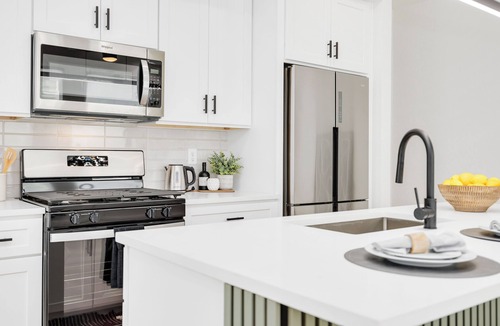 Northside House | Rare 6BR/6BA Private Home Near Downtown & Med Center w/Ground-Floor Suites