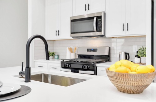 Northside House | Rare 6BR/6BA Private Home Near Downtown & Med Center w/Ground-Floor Suites