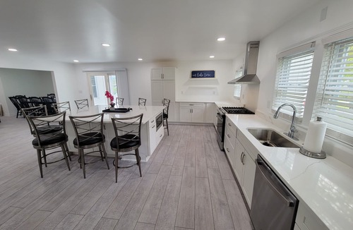 Warren County House | Rare August Cancellation Week. 14ppl Beautiful Lake George gem, Newly Renovated.