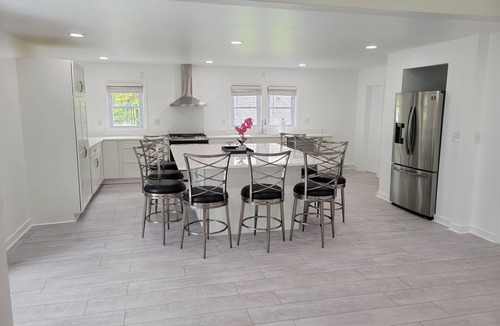 Warren County House | Rare August Cancellation Week. 14ppl Beautiful Lake George gem, Newly Renovated.