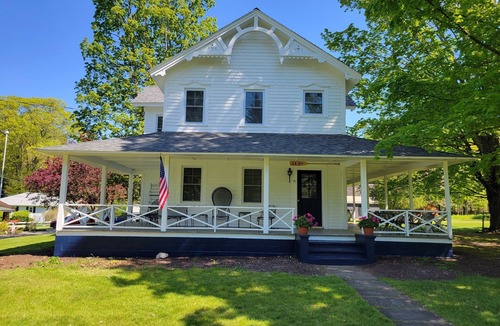 Warren County House | Rare August Cancellation Week. 14ppl Beautiful Lake George gem, Newly Renovated.