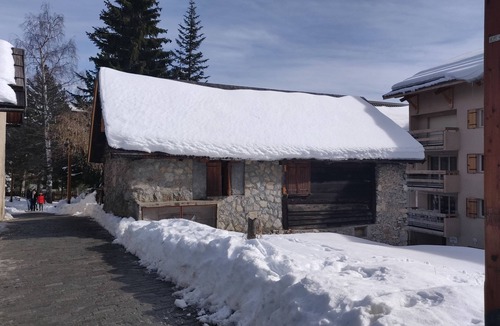 Saint-Etienne-de-Tinee House | Rare Auron Center: Cozy Duplex Barn