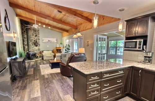 Bracebridge Cottage | Rare beach in Muskoka