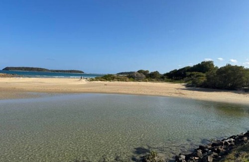 Mossy Point House | Rare Broulee beachfront house