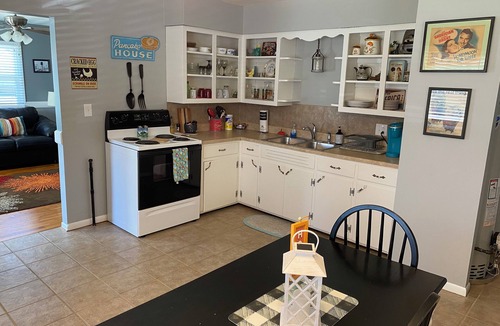 Springfield House | Rare find! 2-bedroom house with convenient location