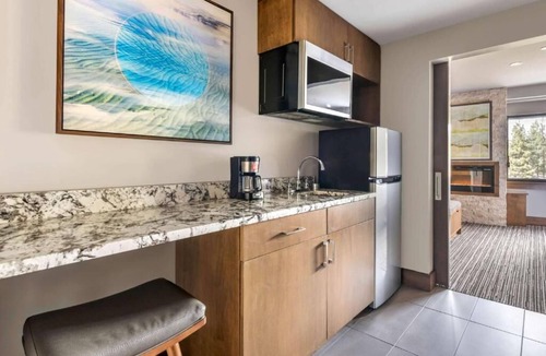 South Lake Tahoe Hotel | Rare Find! 2 Spacious Units! Outdoor Pool, Valet Parking, Close to Nevada Beach!
