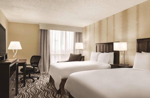 Fort Worth Hotel | Rare Find! Four Relaxing Units, Pool, Free Parking, Near AT&T Stadium