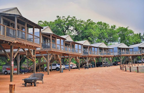 Sutherland Springs House | Rare Find! New waterfront Cabin with kayaking, hiking, pools & hot tub! SG25