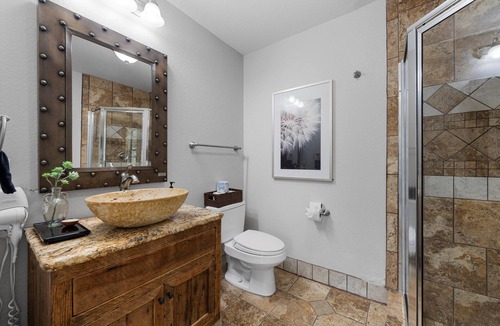 Crawford House | RARE FIND! Private Suite on Country Retreat Covered with Trees PLUS POOL!