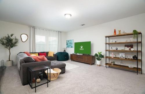 Medina Valley House | Rare Find Sleeps 13 Family Fun