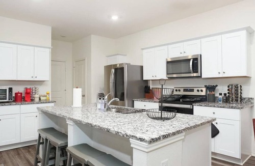 Medina Valley House | Rare Find Sleeps 13 Family Fun
