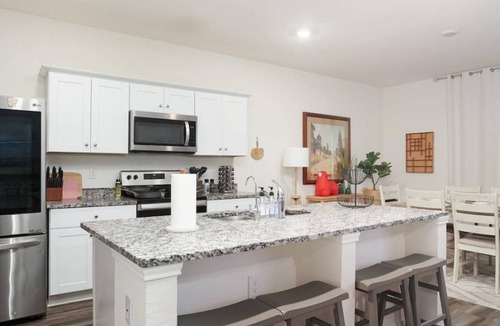 Medina Valley House | Rare Find Sleeps 13 Family Fun