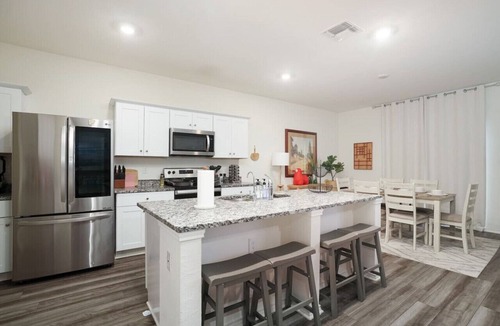 Medina Valley Cottage | Rare Find Sleeps 13 Family Fun