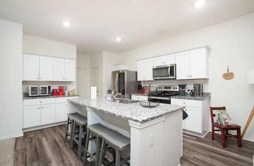 Medina Valley House | Rare Find |Sleeps 13 |Family Fun