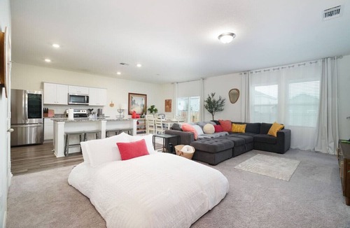 Medina Valley House | Rare Find |Sleeps 13 |Family Fun