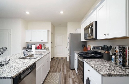 Medina Valley House | Rare Find |Sleeps 13 |Family Fun
