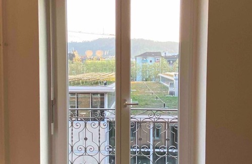 Werd Apartment | RARE FIND Spacious 2-BR Downtown Apartment 4B