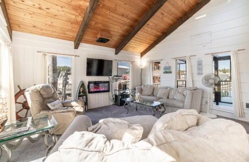 Bayview House | Rare Floating Home Retreat in Bayview With Dock