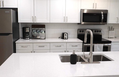 Winnipeg House | Rare*Full Home in Downtown Winnipeg|Free Parking