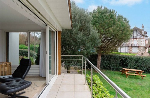 Houlgate House | Rare gem with spa 2 steps from the sea
