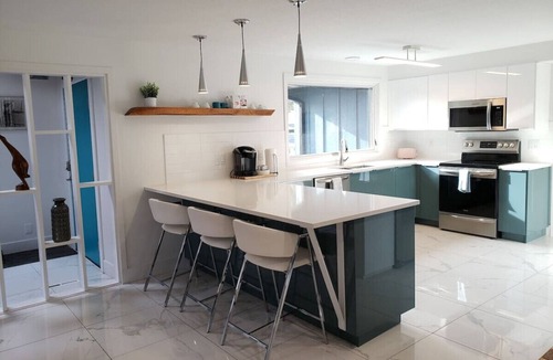 Urbandale House | RARE Mid-Mod Home. Spacious inside-and-out.