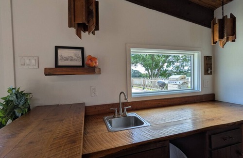 Urbandale House | RARE Mid-Mod Home. Spacious inside-and-out.