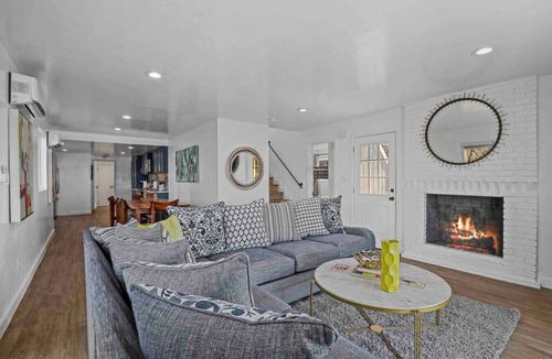 Little Elm House | Rare Modern Beachfront Lake House on Lewisville Lake with Hot Tub, Deck & BEACH