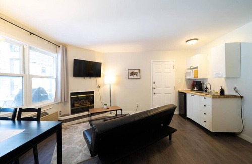Dwight Apartment | Rare Muskoka Chalet Suite - B5