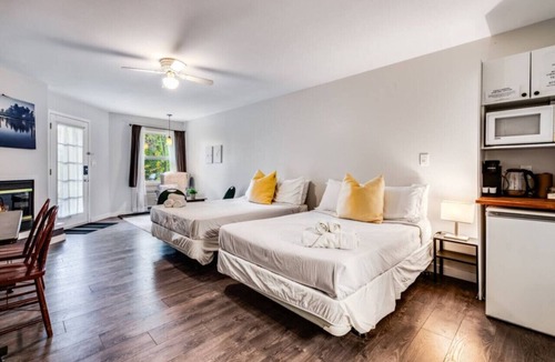 Dwight Cabin | Rare Muskoka Chalet Suite - B7