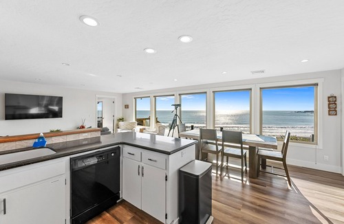 Harbor House | Rare Oceanfront 3 bed, 3 Bath: Serene Coastal Getaway with Stunning Sunset Views