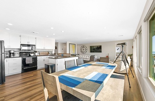 Harbor House | Rare Oceanfront 3 bed, 3 Bath: Serene Coastal Getaway with Stunning Sunset Views