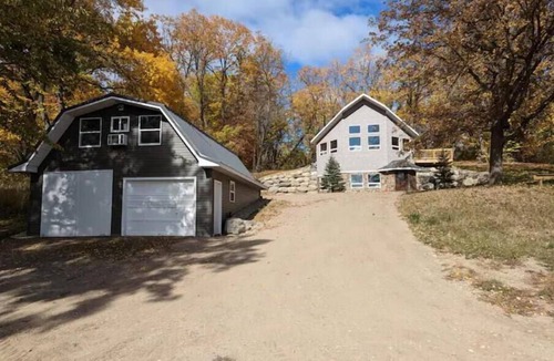 Kensington House | Rare octagon home on 6 acres.