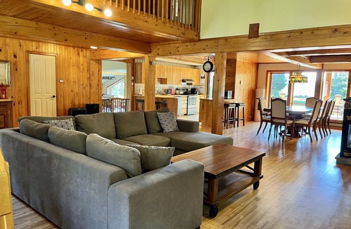 La Macaza Ski Chalet | Rare Pearl Directly on the shore of Lac Chaud