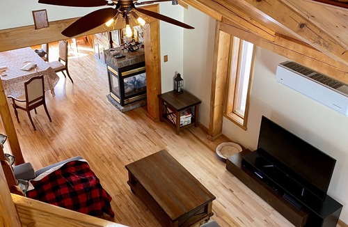 La Macaza Ski Chalet | Rare Pearl Directly on the shore of Lac Chaud