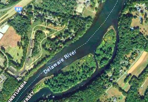 Montague House | Rare River Views & Access, Cabin by Eden Islands