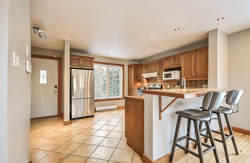 Mont-Tremblant Ski Chalet | RARE Riverfront Retreat, Private Nature Escape, 1 person PADDLE BOARDS & CANOE !