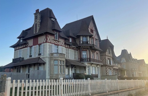 Hermanville-sur-Mer Apartment | Rare sea view apartment!