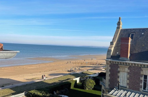 Hermanville-sur-Mer Apartment | Rare sea view apartment!