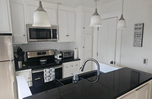 Stonington House | Rare Stonington Borough point