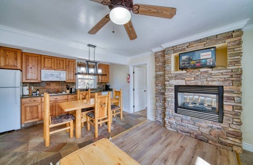 Lakeside Park Bed & Breakfast | Rare unit layout making it easy to share Tahoe with friends & family!